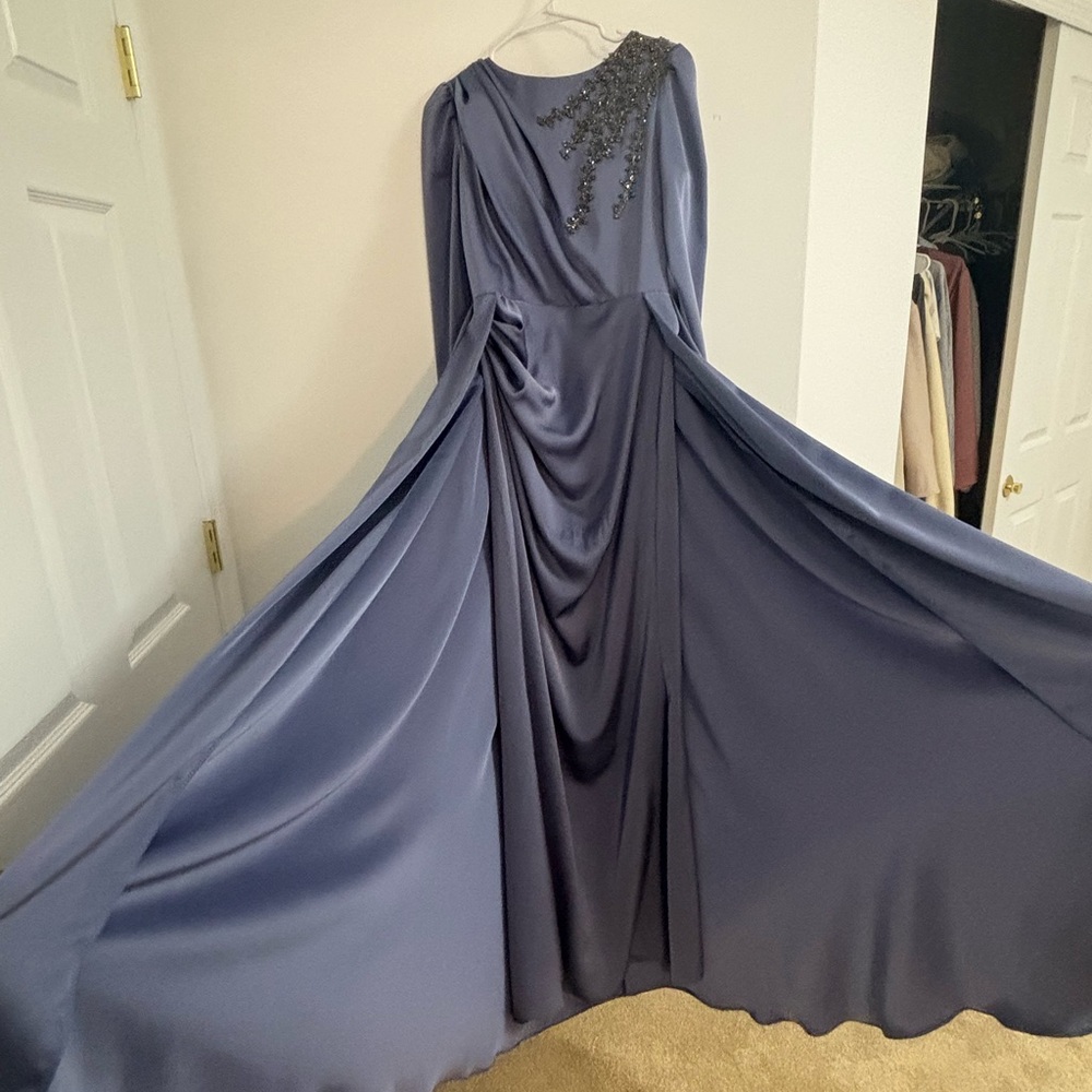 Elegant blue Evening Gown - Picture 2 of 5